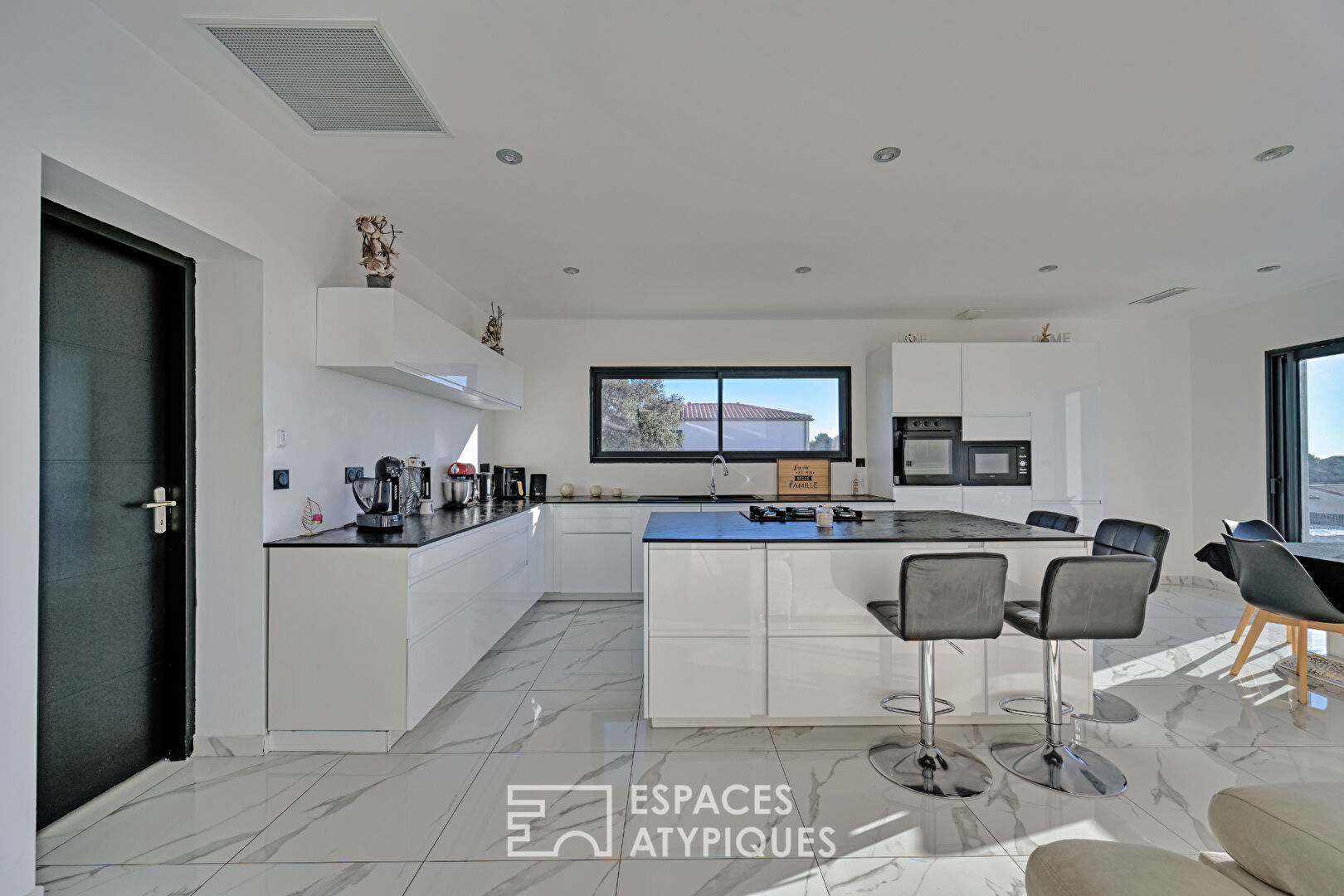 Villa contemporaine avec piscine collines Ouest