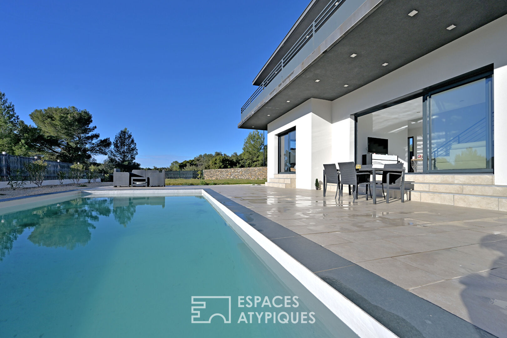 Villa contemporaine avec piscine collines Ouest