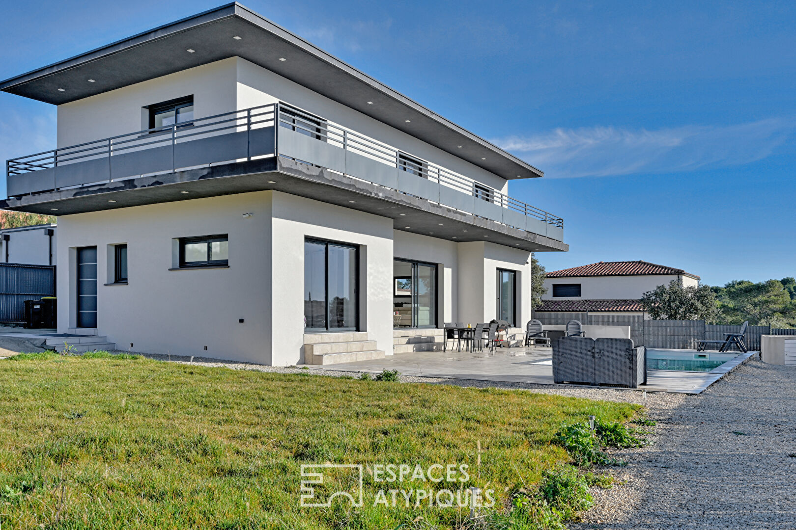 Villa contemporaine avec piscine collines Ouest