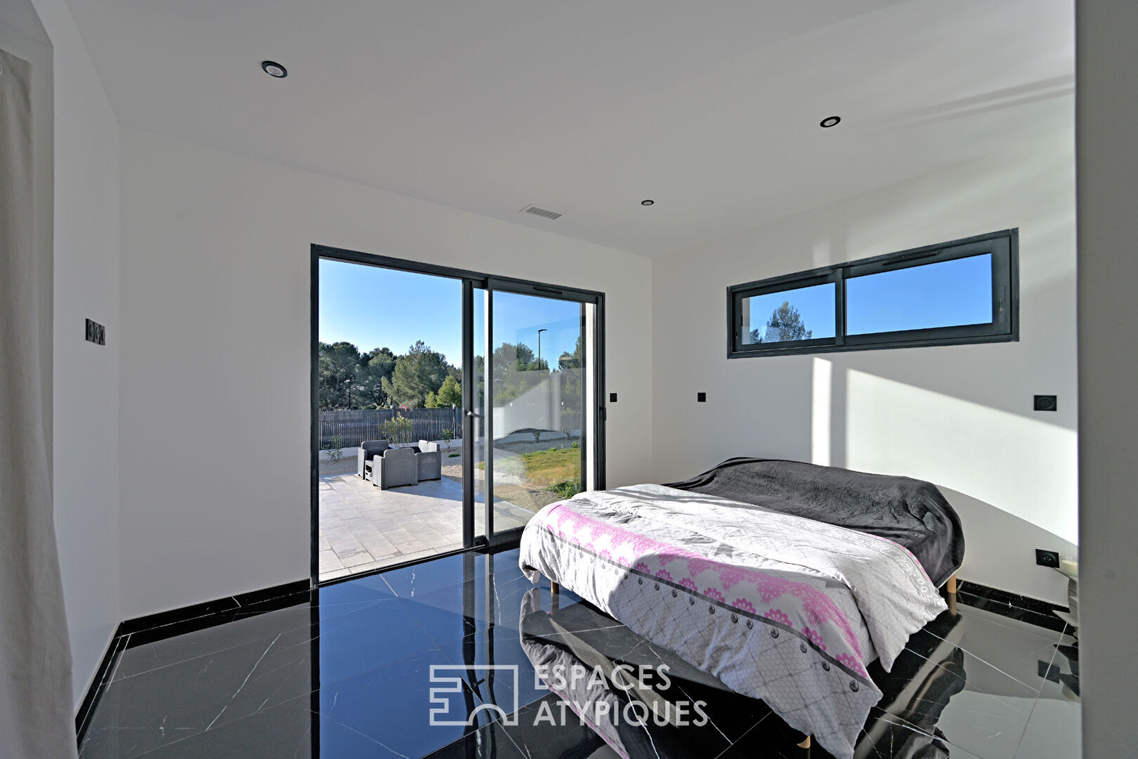 Villa contemporaine avec piscine collines Ouest