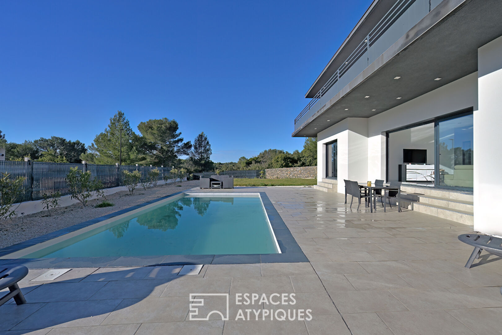 Villa contemporaine avec piscine collines Ouest