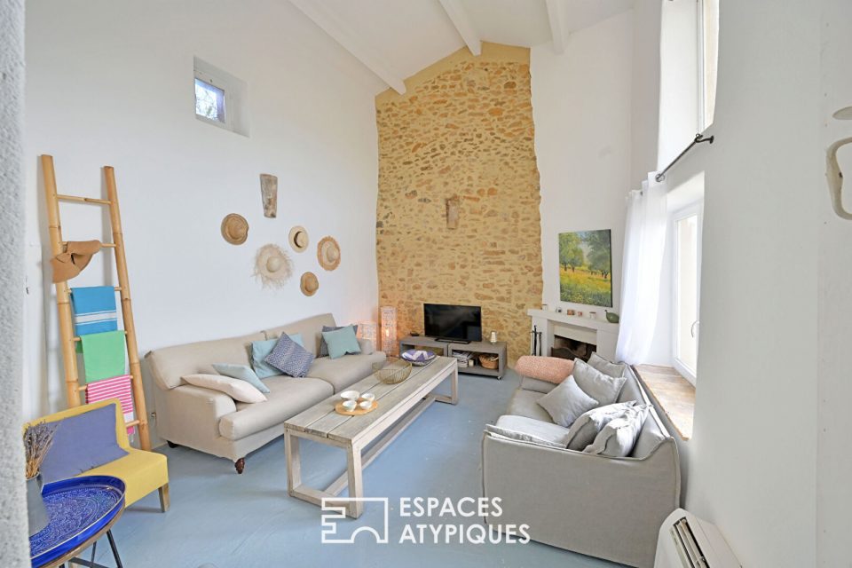 Maison de village au charme poétique, cour et bassin