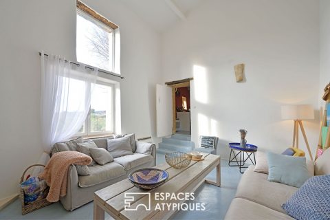 Maison de village au charme poétique, cour et bassin