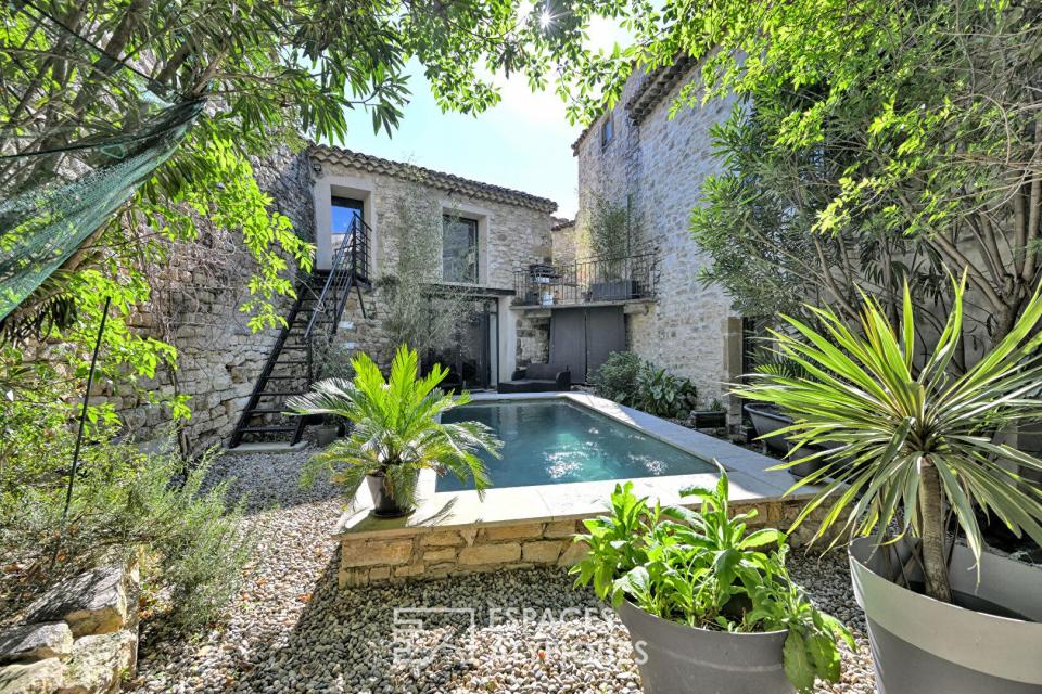 Maison de village aux volumes généreux, avec piscine et garage