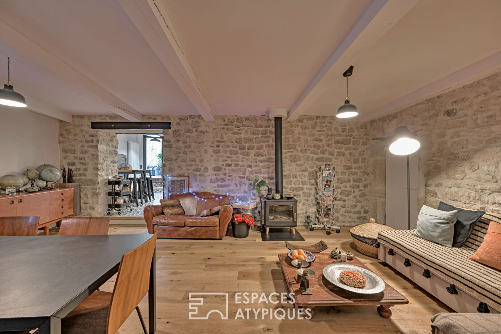 Maison de village aux volumes généreux, avec piscine et garage