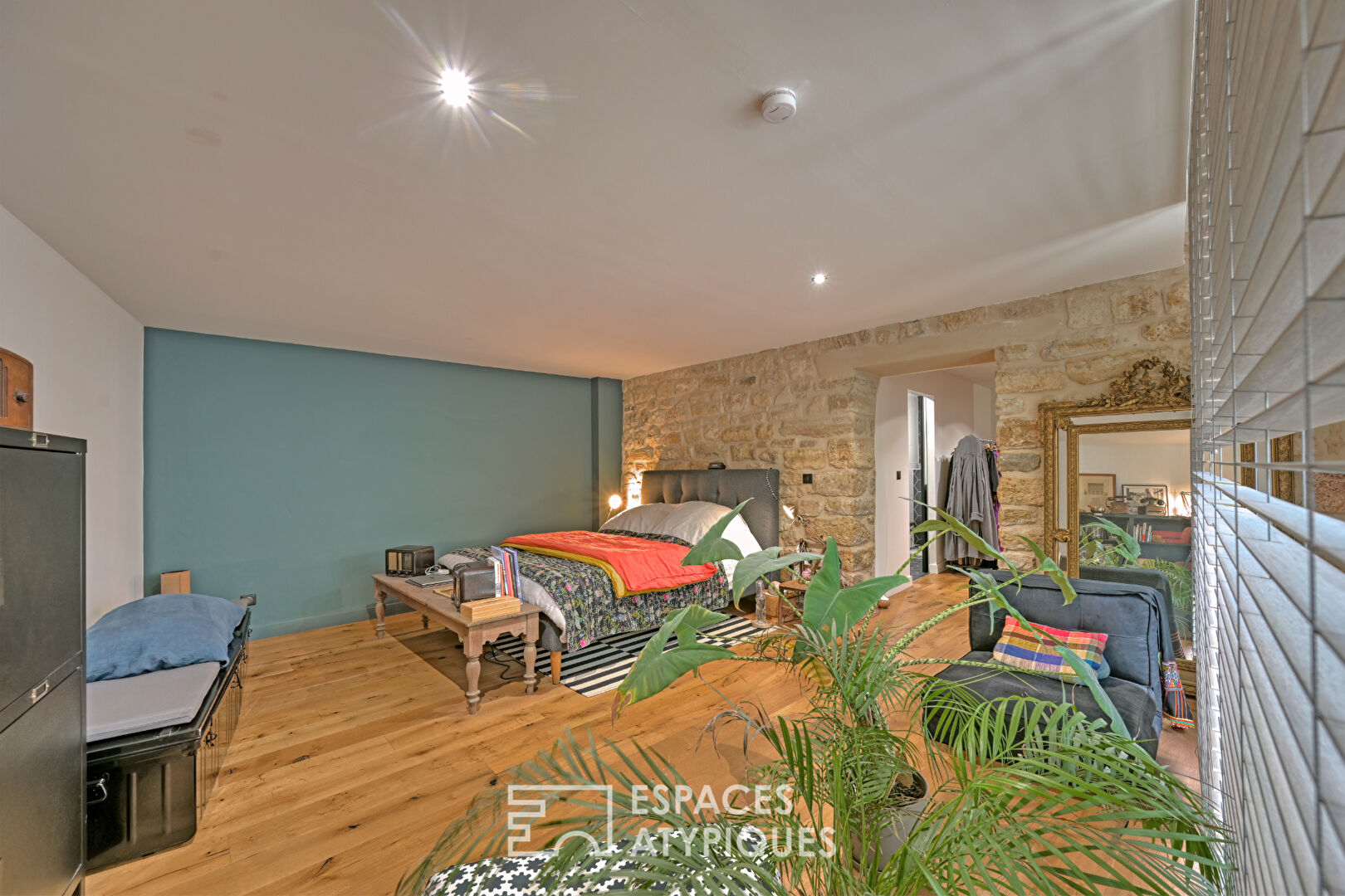 Maison de village aux volumes généreux, avec piscine et garage