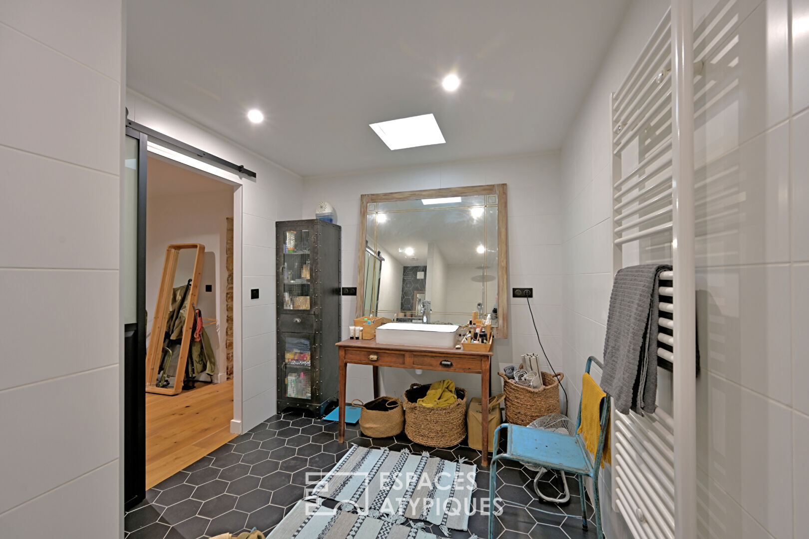 Maison de village aux volumes généreux, avec piscine et garage