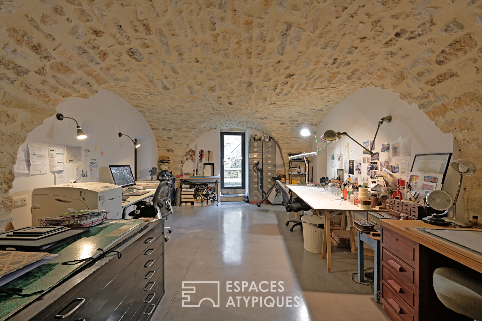 Maison de village aux volumes généreux, avec piscine et garage