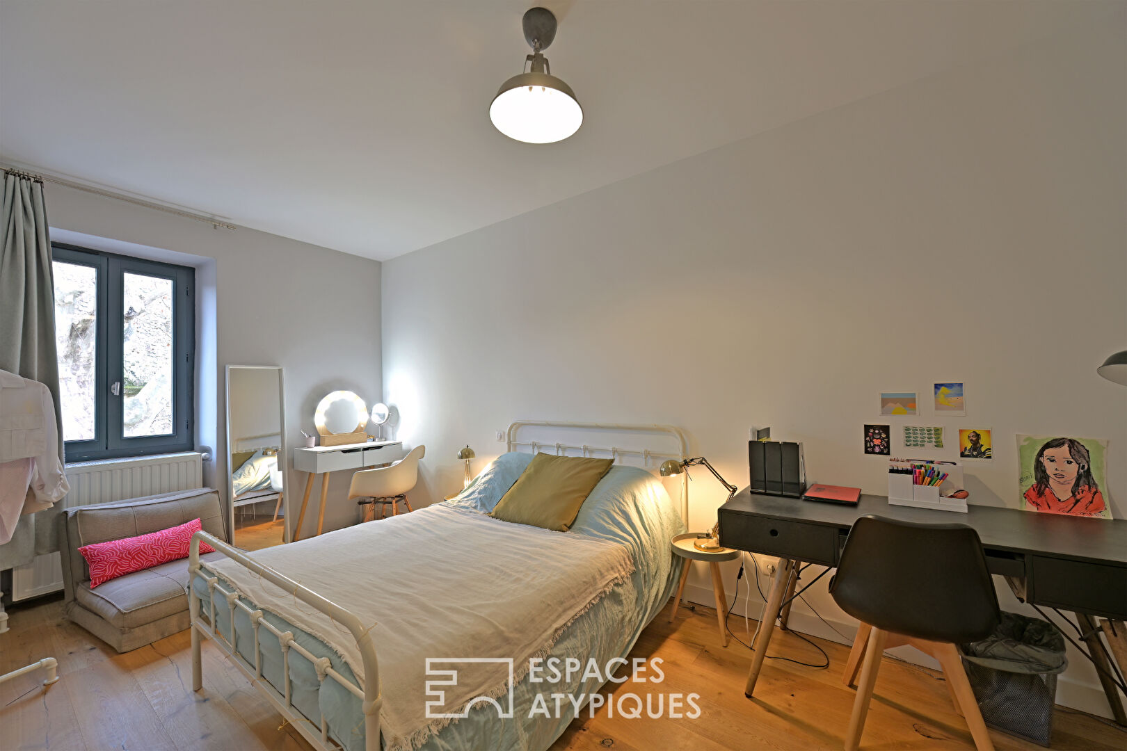 Maison de village aux volumes généreux, avec piscine et garage