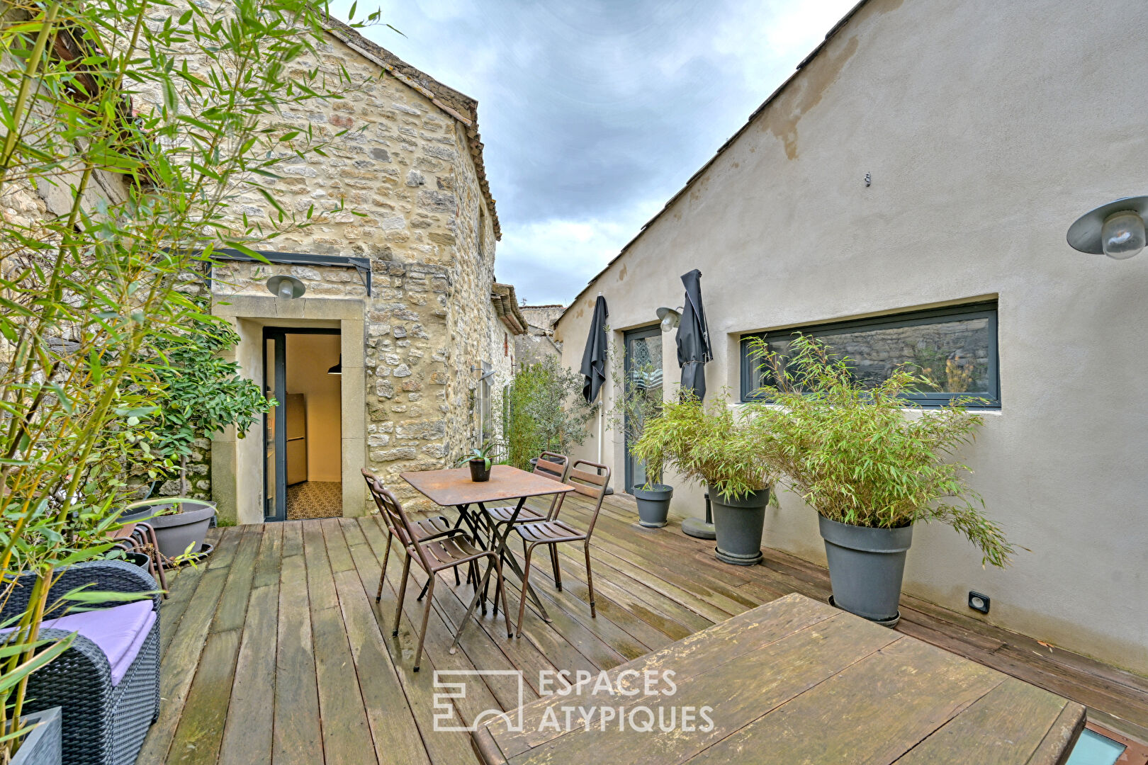 Maison de village aux volumes généreux, avec piscine et garage