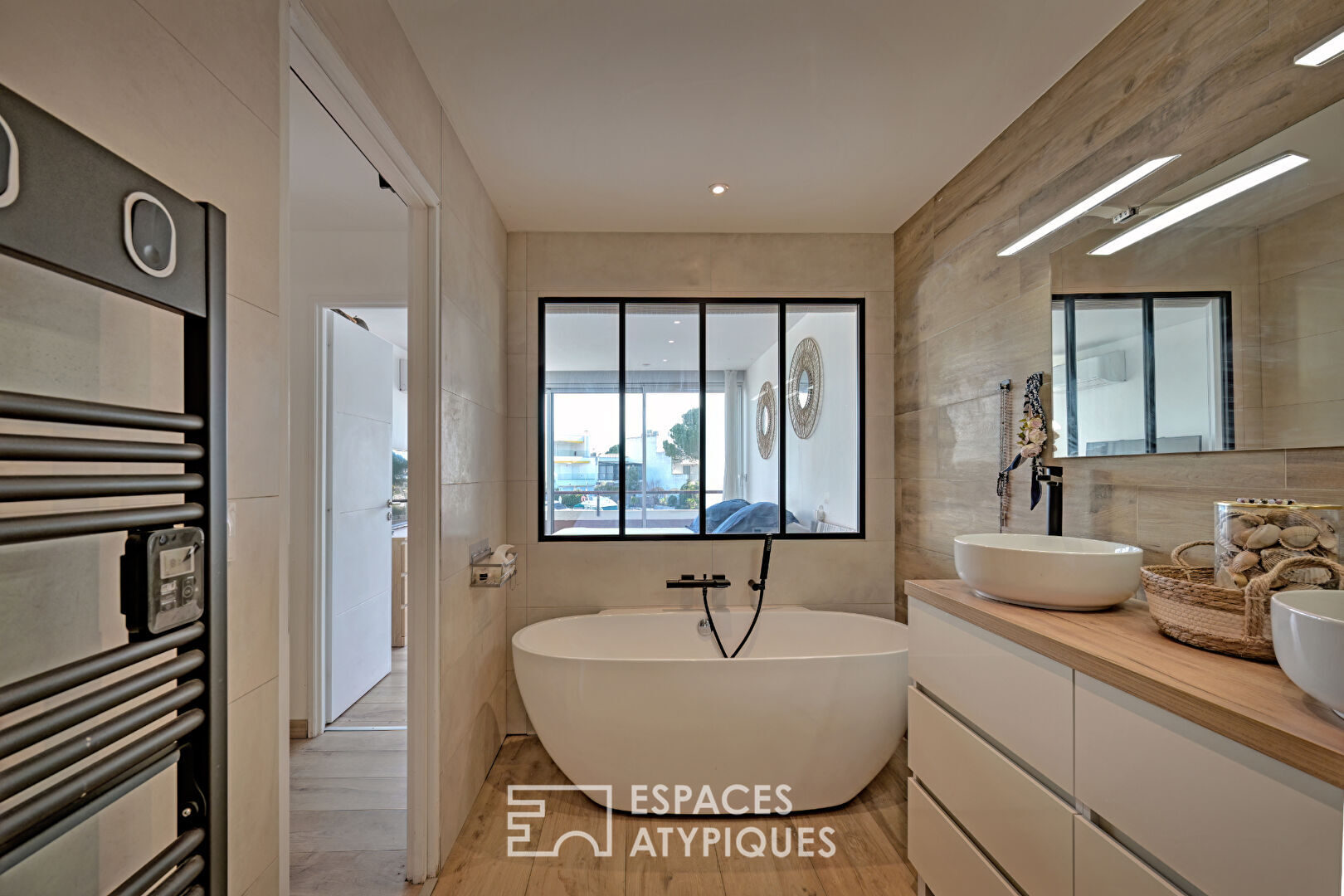 Marina contemporaine avec appontement 3x10m