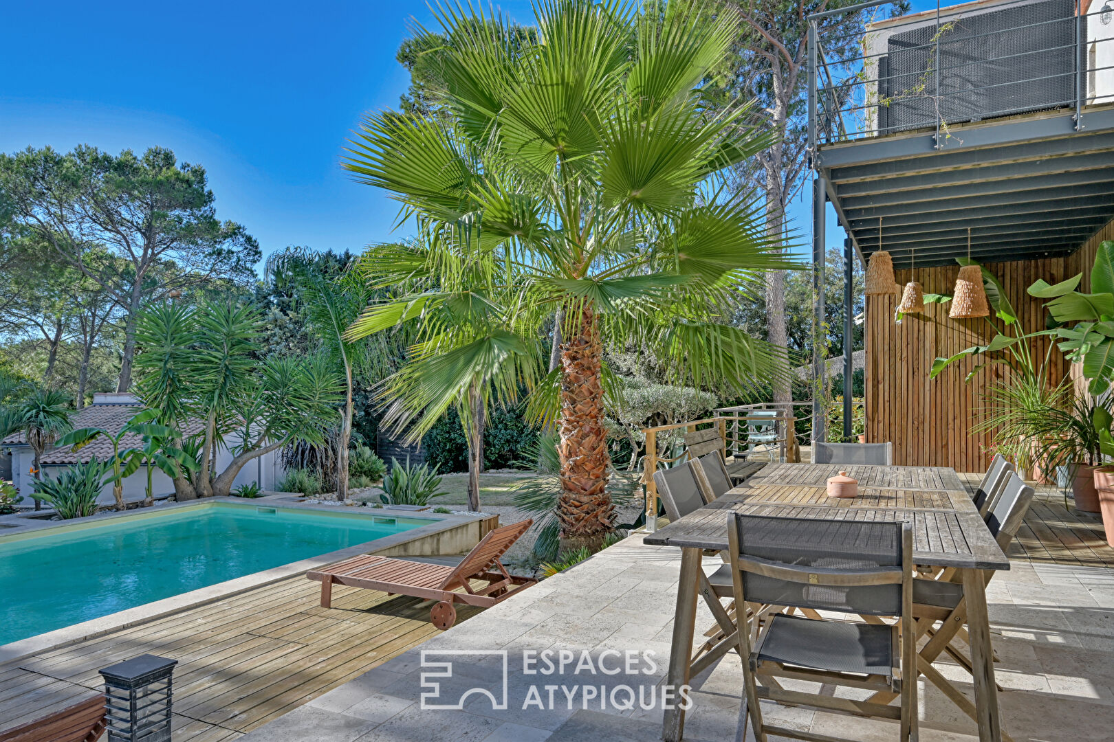 Là où le temps s&rsquo;arrête, propriété de 2 maisons au coeur de la pinède