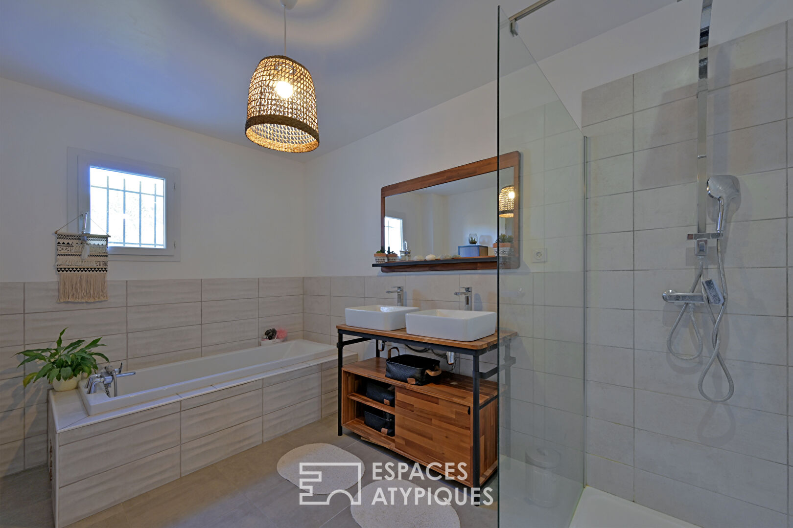 Là où le temps s&rsquo;arrête, propriété de 2 maisons au coeur de la pinède