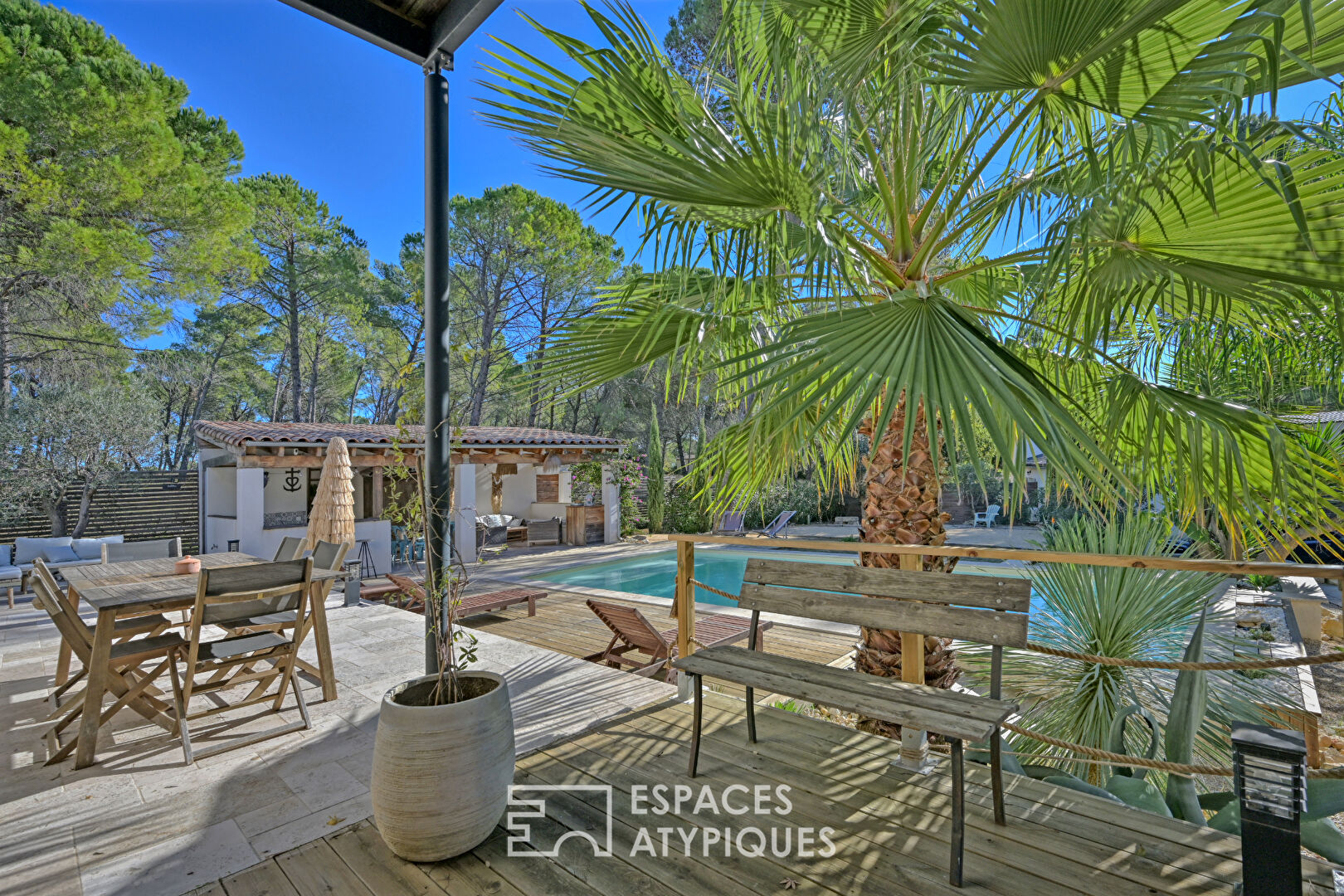 Là où le temps s&rsquo;arrête, propriété de 2 maisons au coeur de la pinède