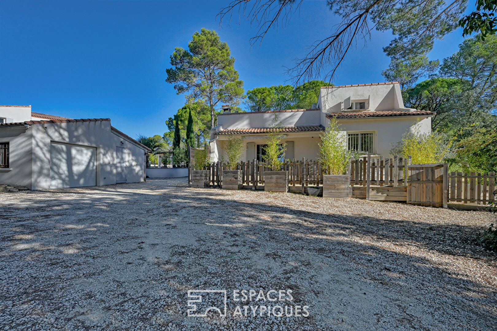 Là où le temps s&rsquo;arrête, propriété de 2 maisons au coeur de la pinède