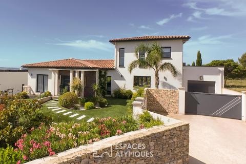 Villa d’architecte raffinée avec vue dominante sur la garrigue