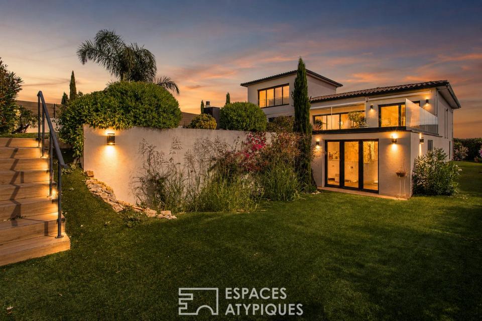 Villa d'architecte raffinée avec vue dominante sur la garrigue