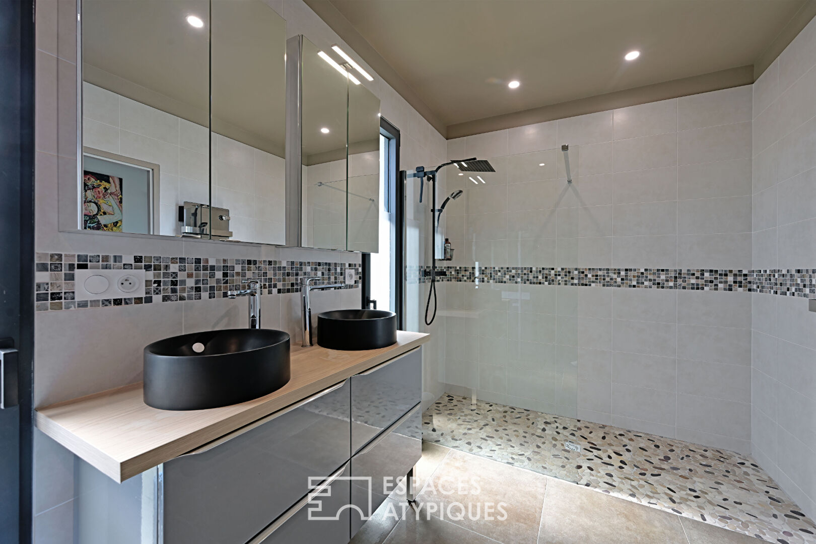 L&rsquo;Horizon Suspendu – villa lumière, design et vue nature