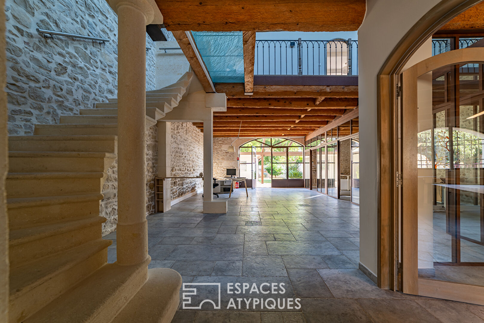 Maison de caractère avec jardin et garage – habitation ou bureaux VIP