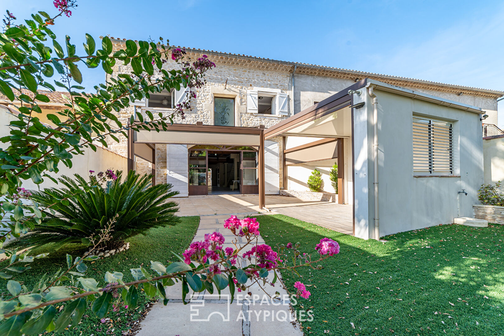 Maison de caractère avec jardin et garage – habitation ou bureaux VIP