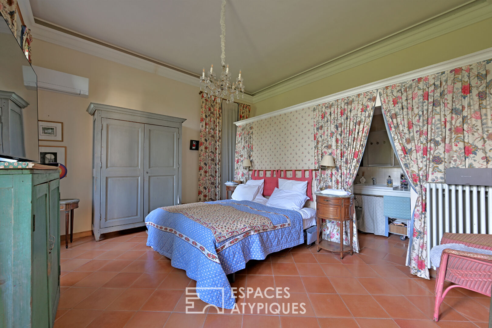 Hôtel particulier du XVIII siècle avec jardin et piscine