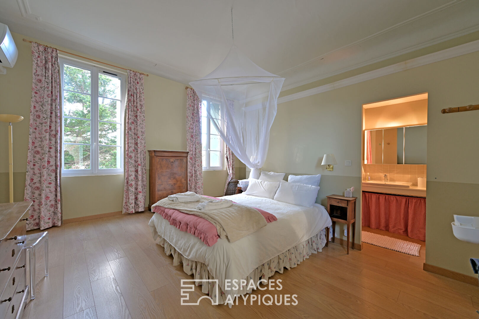 Hôtel particulier du XVIII siècle avec jardin et piscine