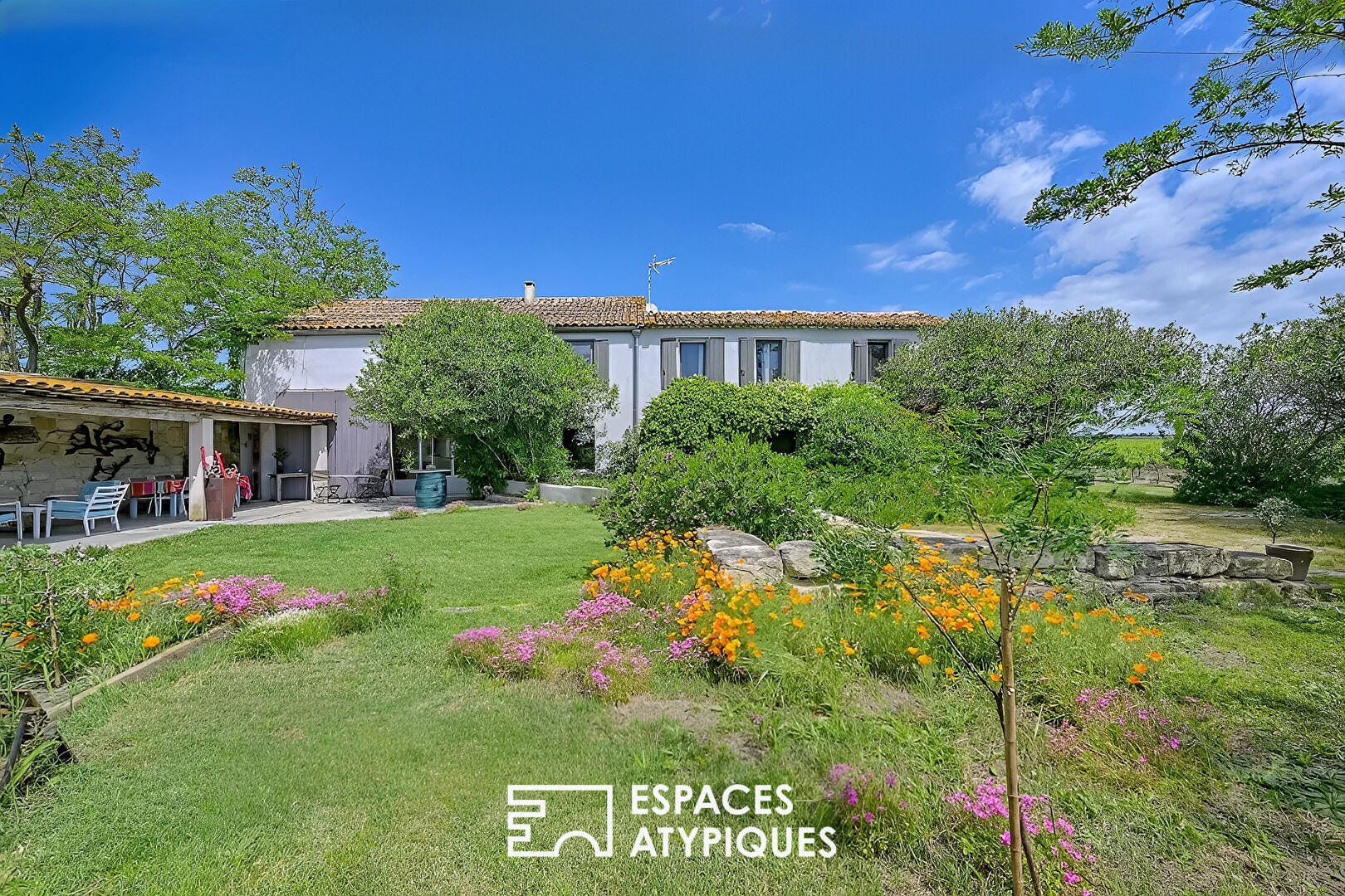 Mas Contemporain au Coeur des Vignes