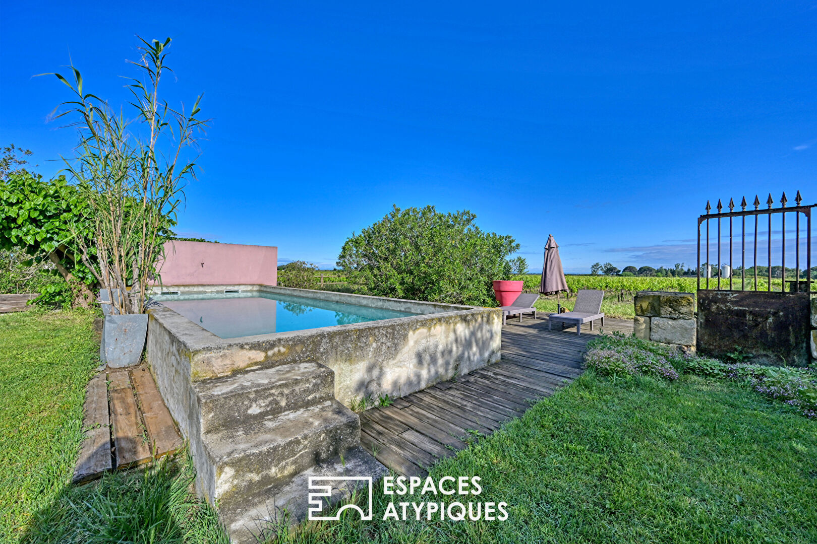 Mas Contemporain au Coeur des Vignes