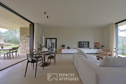 Lignes pures et lumière absolue : villa signature avec piscine