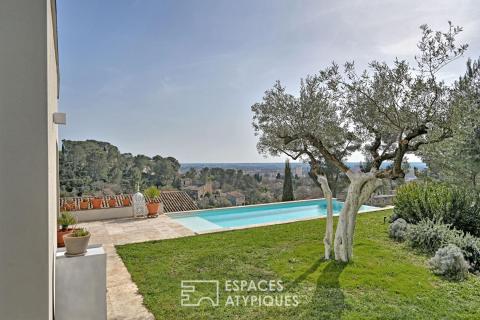 Bright, modern house with a view – East Hills