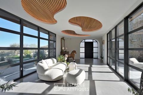 Relecture contemporaine d&rsquo;une bergerie avec vue entre Uzès et Cévennes