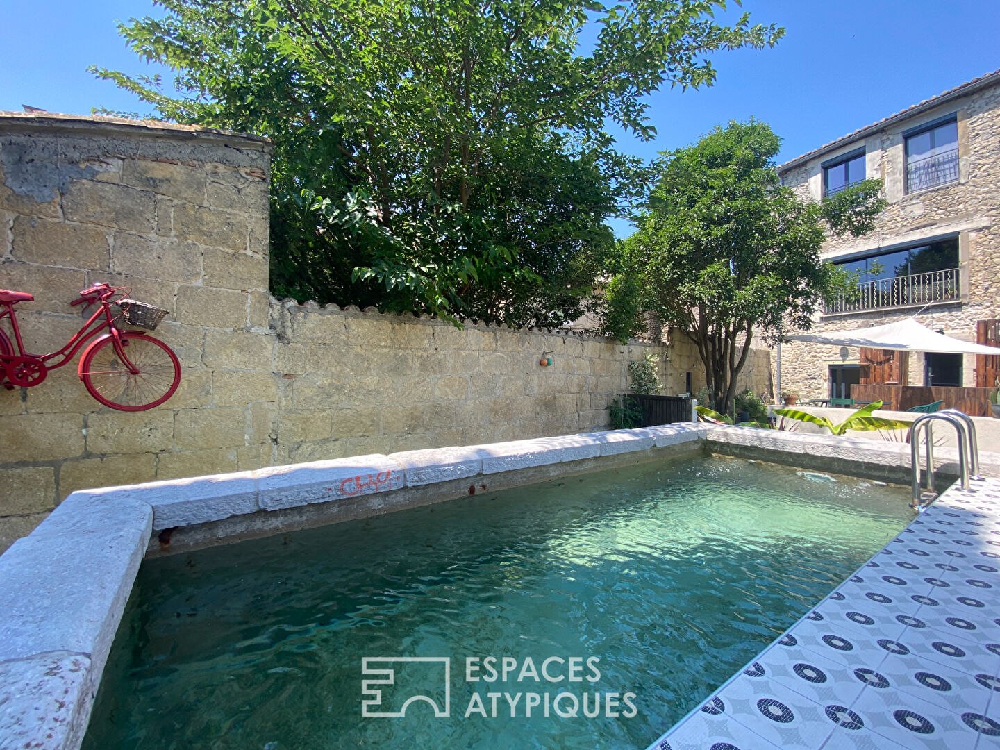 Industrial-inspired house and garden in Montfrin