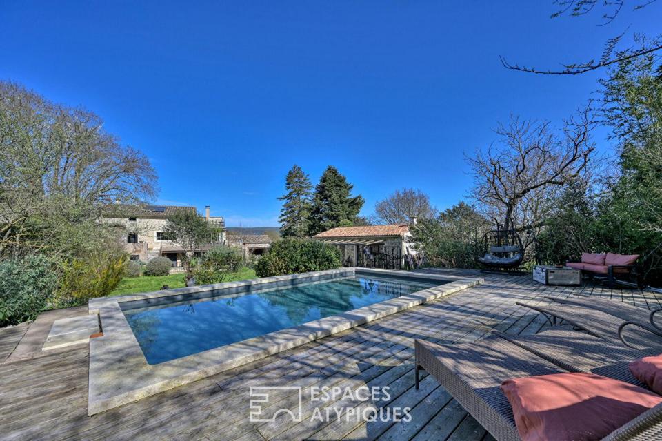 Ancienne ferme viticole revisitée avec atelier d'artiste et piscine