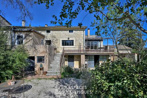 Ancienne ferme viticole revisitée avec atelier d&rsquo;artiste et piscine