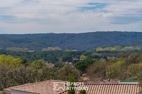 Bastide contemporaine avec piscine et vue
