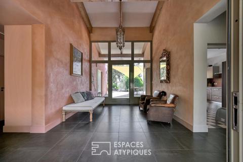 Villa d&rsquo;architecte à la vue panoramique dans les collines