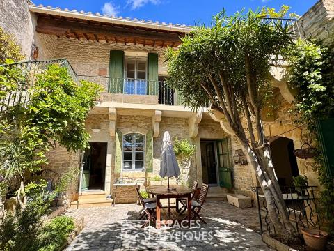 Entre Ciel et Histoire : Maison de charme et terrasse d&rsquo;exception