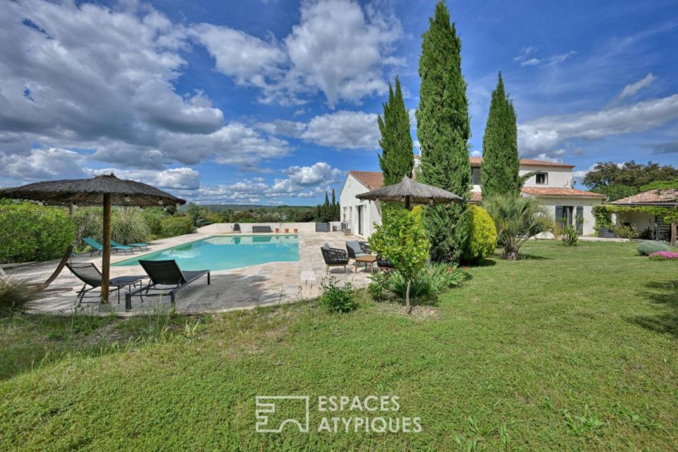 Charmante villa avec piscine et vue dominante