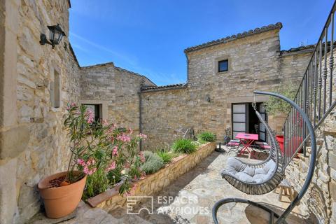 Maison de charme en pierre avec terrasses et vue