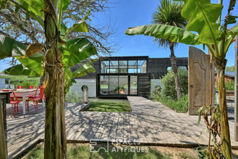 Exceptional floating house with a loft-style feel in the Petite Camargue