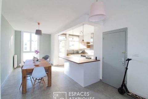 Vue sur la ville : appartement traversant en dernier étage