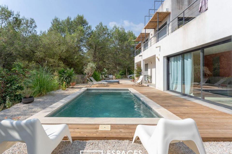 Maison contemporaine à l'orée de la pinède