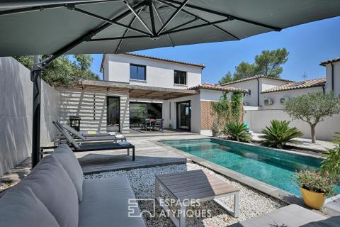 Villa contemporaine avec piscine et jardin paysagé