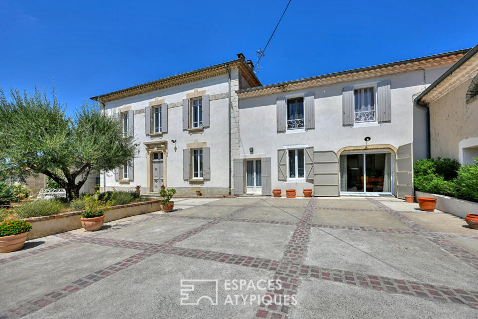 Maison bourgeoise vigneronne rénovée avec piscines et gîtes