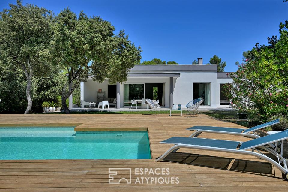 Villa contemporaine de plain-pied au coeur d'un écrin de verdure
