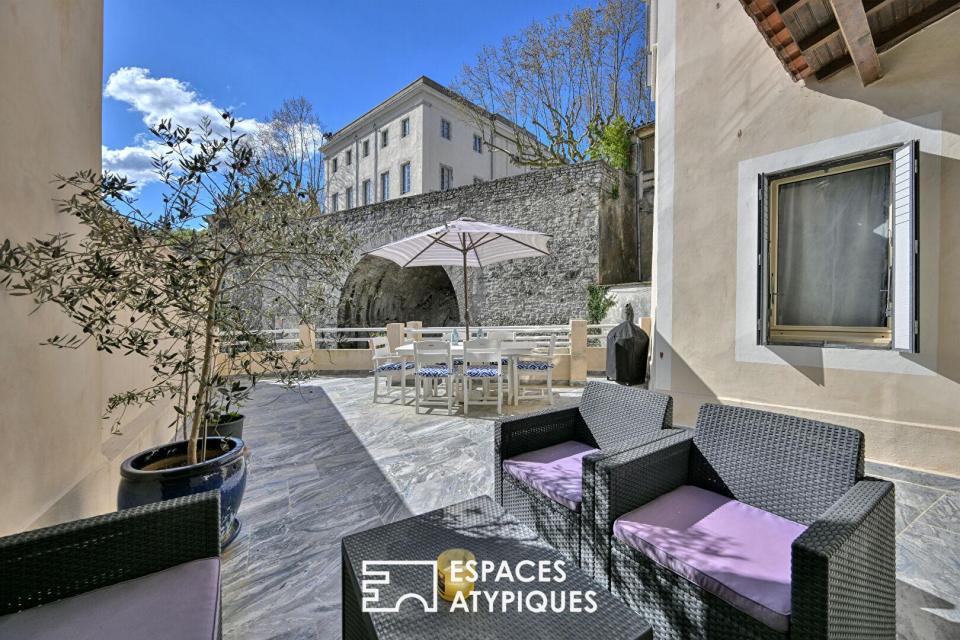Maison coeur de village 279 m2 avec terrasses, vue et garage