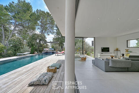 Villa d&rsquo;architecte baignée de lumière & couloir de nage 15 m