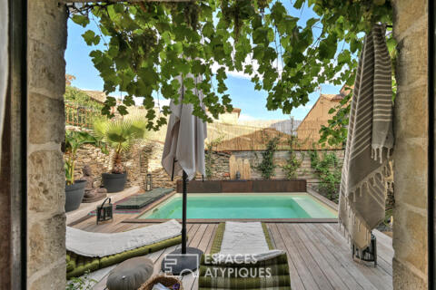 Maison en pierre de caractère, piscine et jardin intimiste