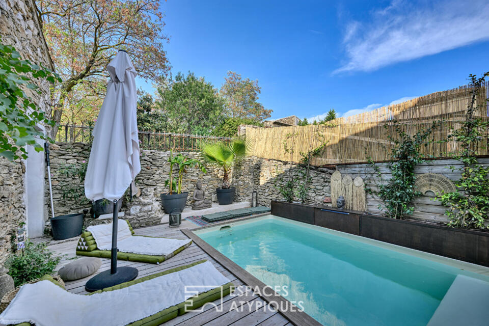 Maison en pierre de caractère, piscine et jardin intimiste