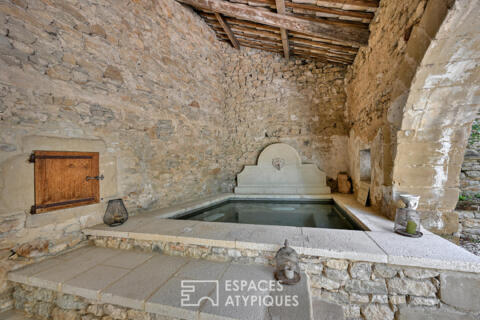 Elégante propriété de village avec jardin et bassin, proche d&rsquo;Uzès